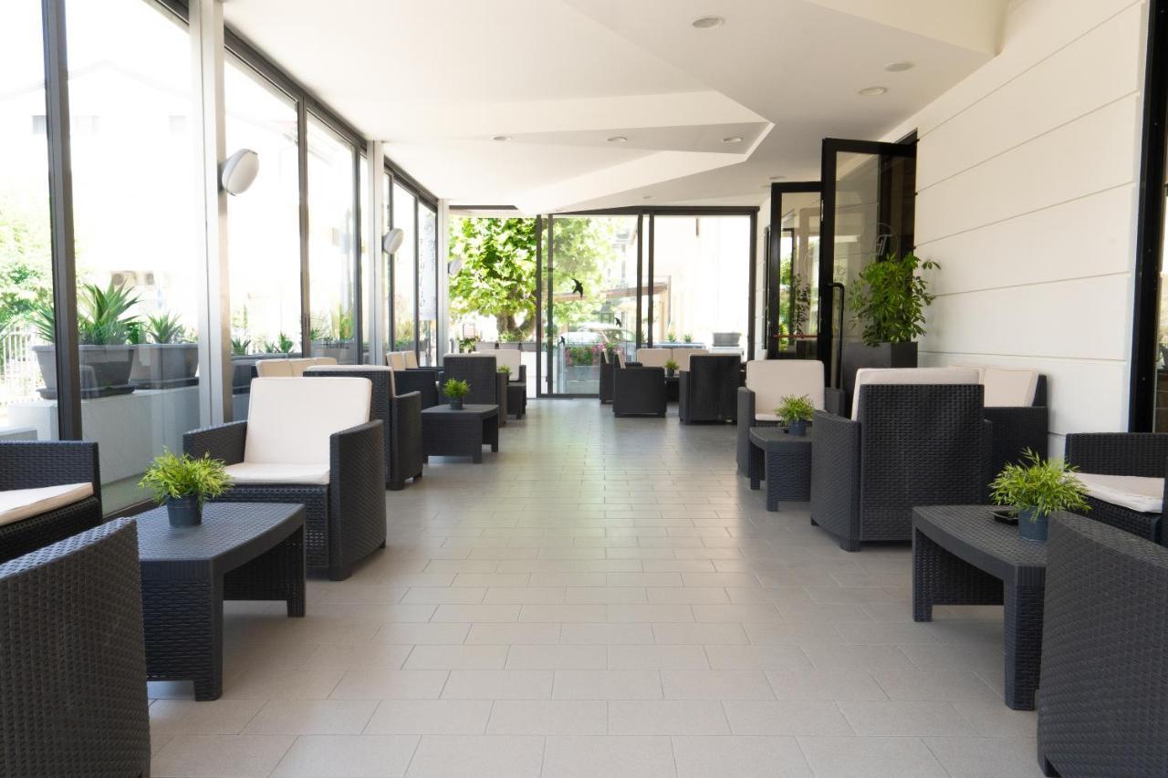 Hotel Tiglio Rimini Exterior foto